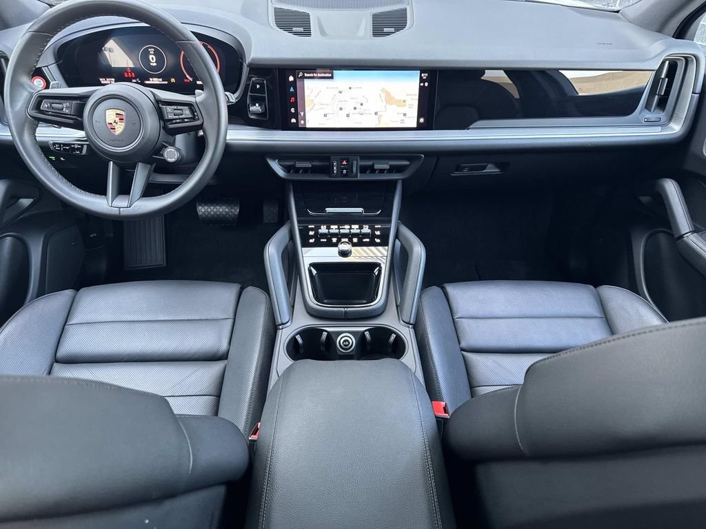 Used 2024 Porsche Cayenne w/ Premium Package AWD/4WD image 16