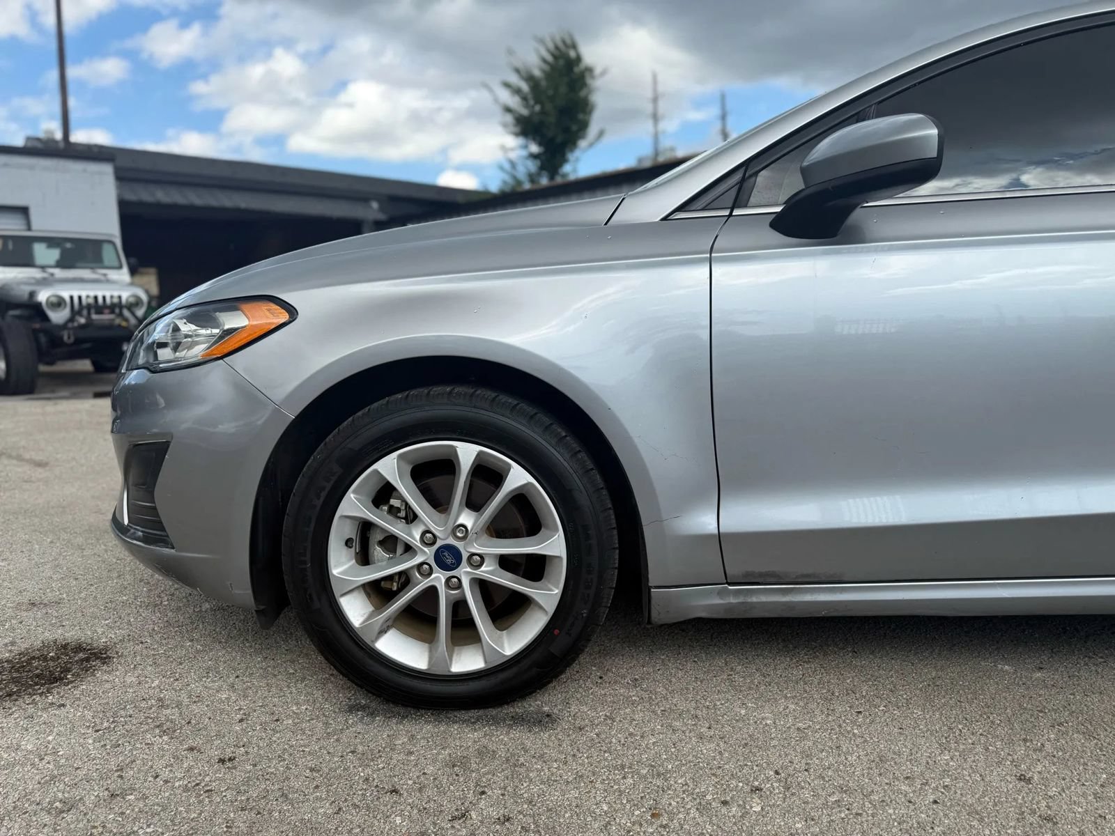 Used 2020 Ford Fusion SE FWD image 25