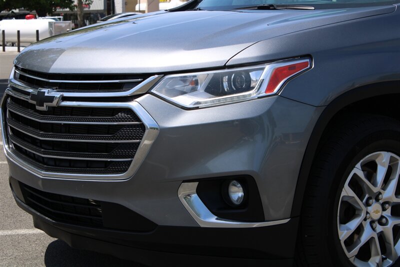 Used 2020 Chevrolet Traverse LT w/ Driver Confidence II Package AWD/4WD image 5