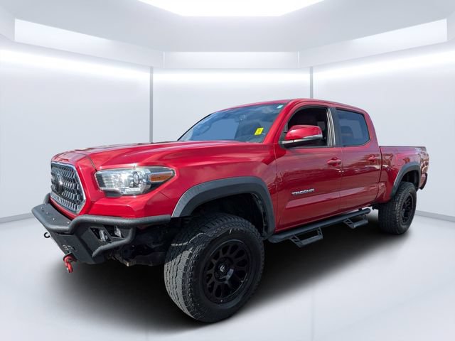 Used 2018 Toyota Tacoma TRD Off-Road AWD/4WD image 7