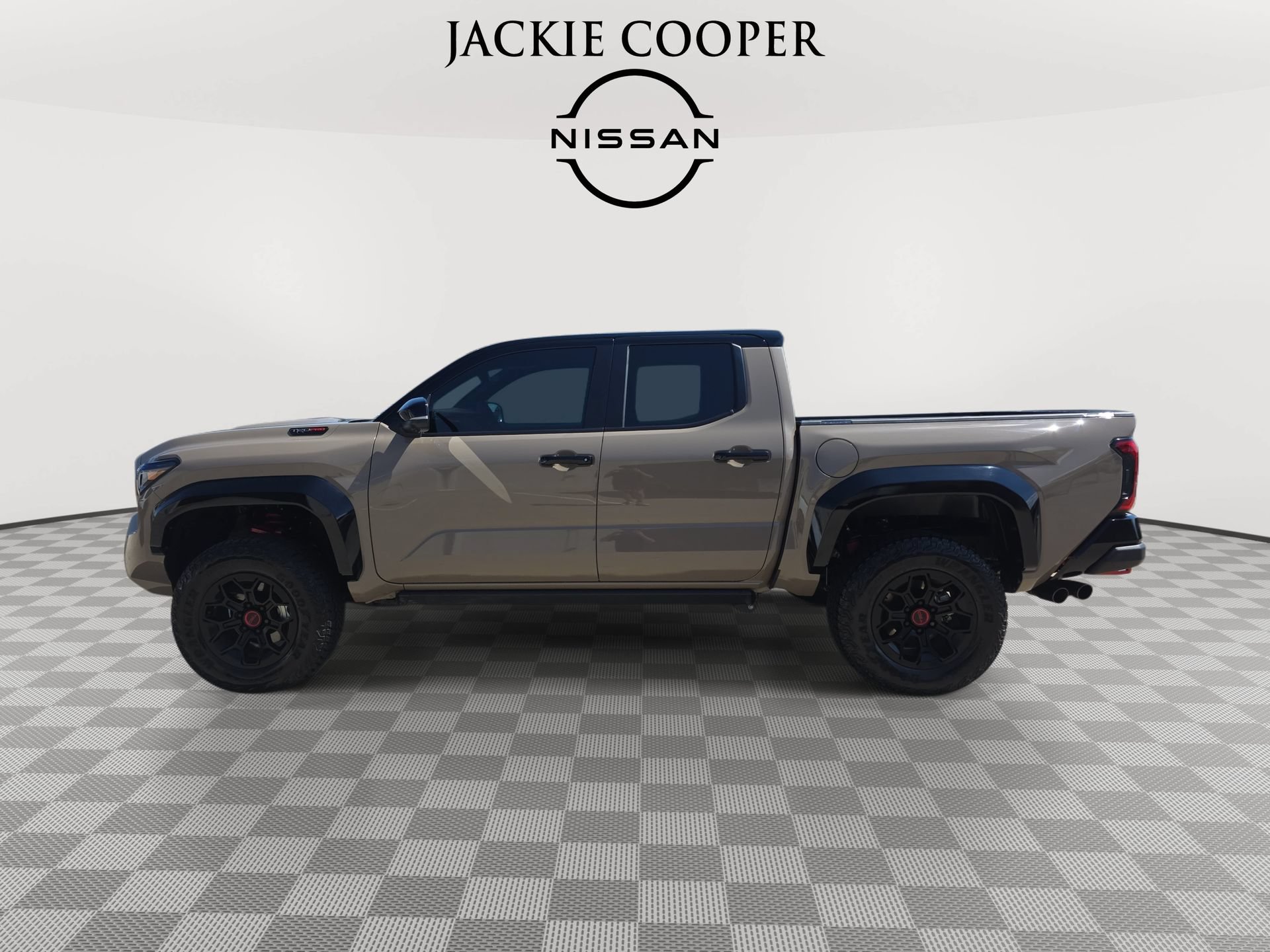 Used 2025 Toyota Tacoma TRD Pro AWD/4WD image 8