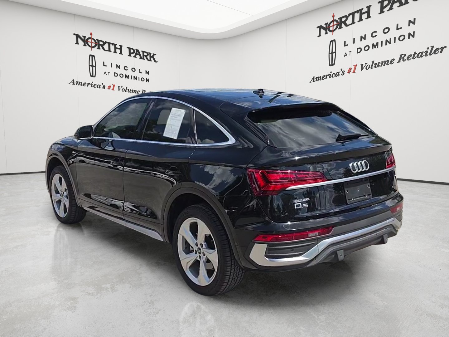 Used 2024 Audi Q5 2.0T Premium w/ Convenience Package AWD/4WD image 3