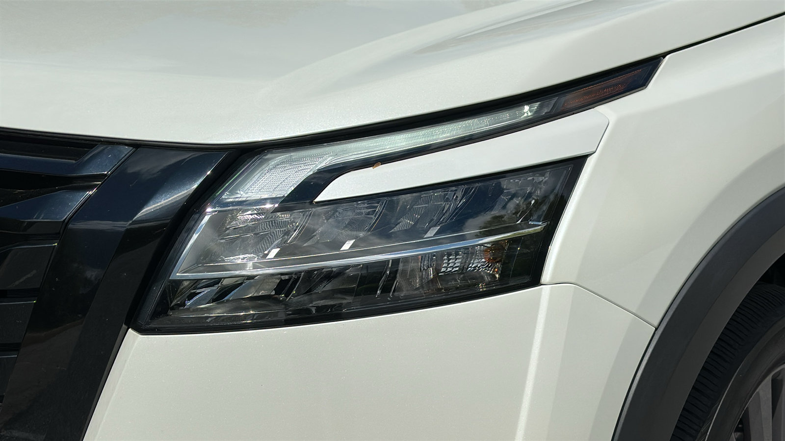 Certified 2024 Nissan Pathfinder SL w/ SL Premium Package AWD/4WD image 4