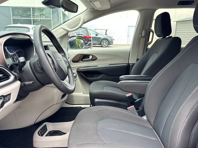 Used 2023 Chrysler Voyager LX FWD image 14