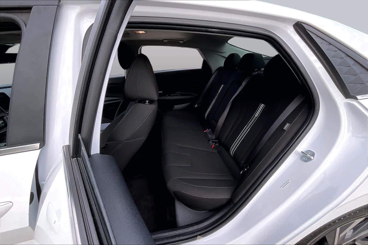 Used 2025 Hyundai Elantra SEL w/ Cargo Package FWD image 17