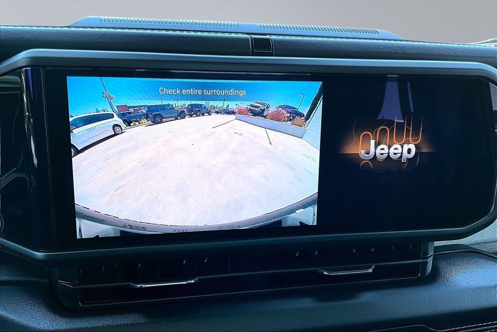 Used 2025 Jeep Wrangler Unlimited Sahara AWD/4WD image 25