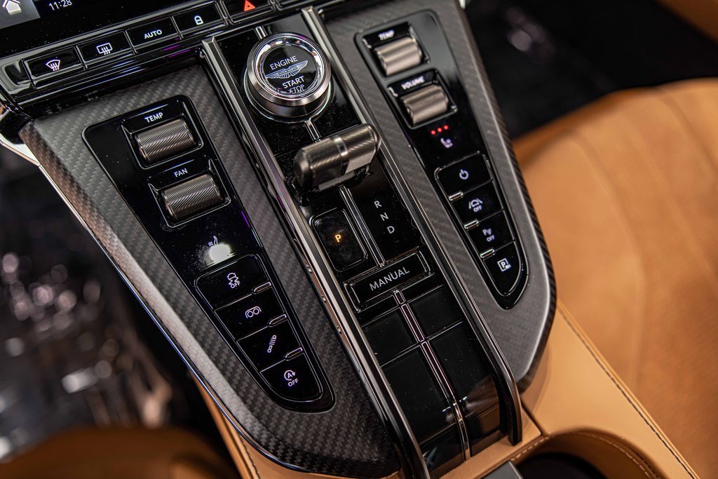 Used 2025 Aston Martin V8 Vantage Coupe image 28