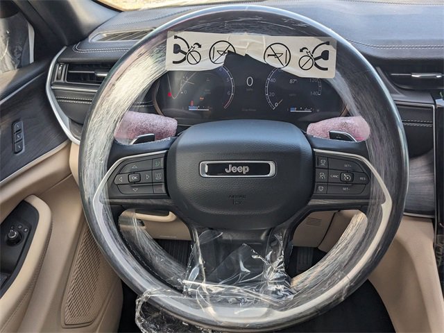 New 2025 Jeep Grand Cherokee Limited image 16