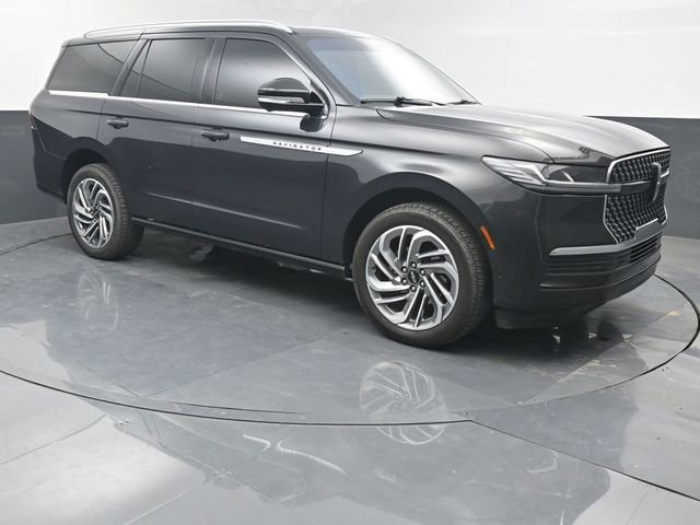 Used 2025 Lincoln Navigator Reserve AWD/4WD image 7