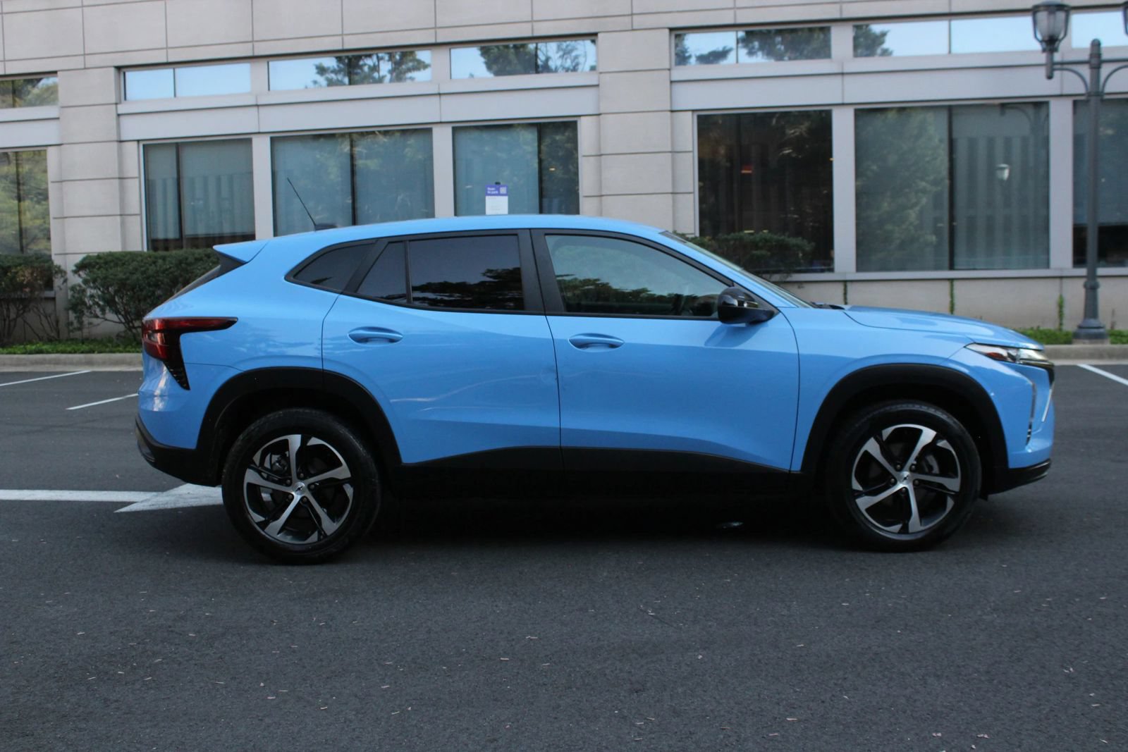 Used 2024 Chevrolet Trax RS FWD image 6