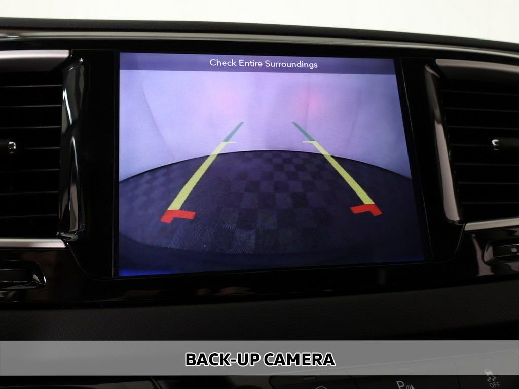Used 2018 Chrysler Pacifica Touring-L FWD image 5