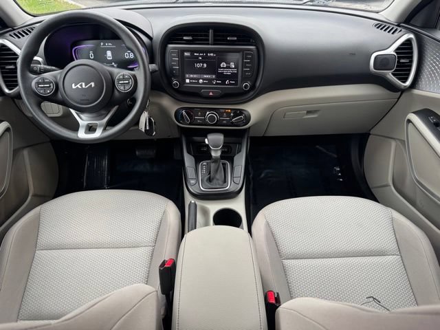 Certified 2025 Kia Soul LX w/ LX Technology Package FWD image 16