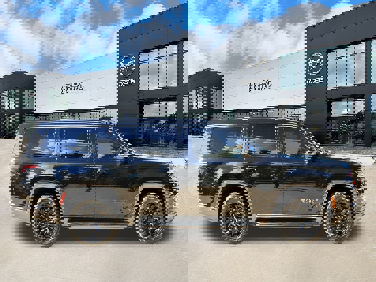 Used 2022 Jeep Wagoneer Series III w/ Flexible Seating Group image 5