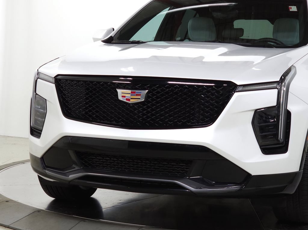 Used 2025 Cadillac XT4 Sport FWD image 3