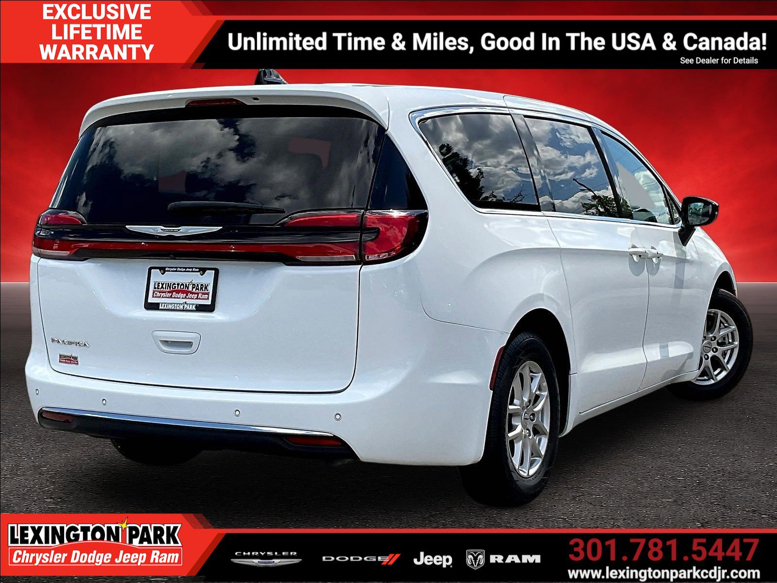 Used 2024 Chrysler Pacifica Touring-L FWD image 5