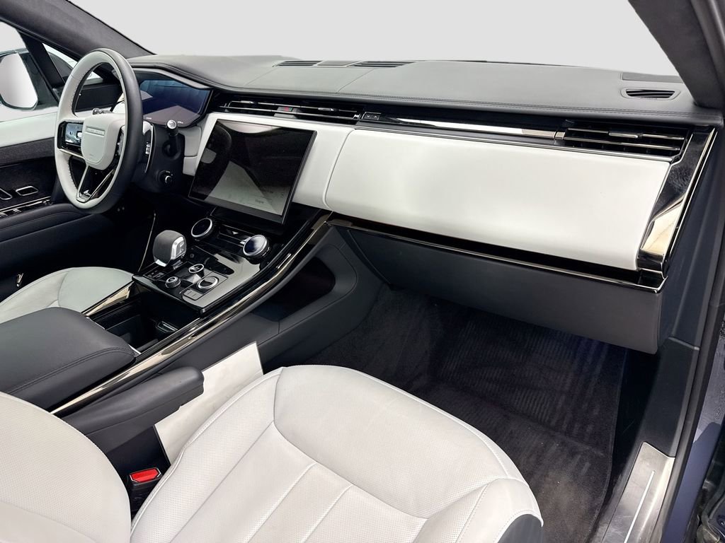 Used 2023 Land Rover Range Rover Sport First Edition image 16