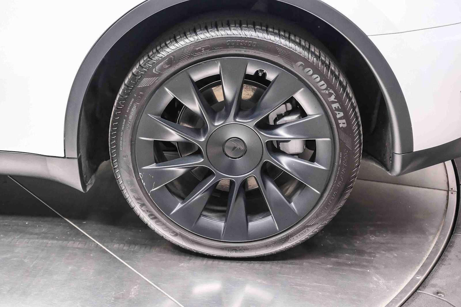 Used 2023 Tesla Model Y Long Range AWD/4WD image 9
