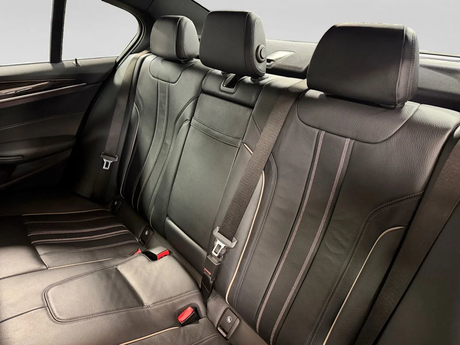 Used 2018 BMW 530i xDrive 530i xDrive Sedan 4D w/ Premium Package image 22