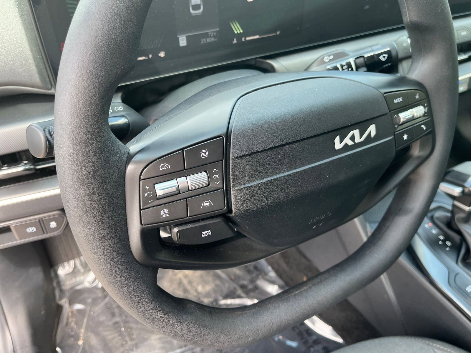 Used 2025 Kia K4 LXS image 25