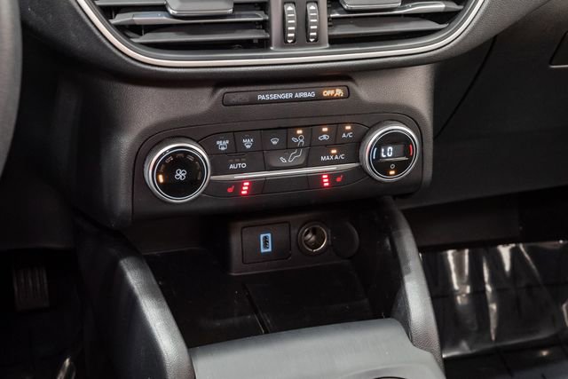 Used 2020 Ford Escape SE image 19