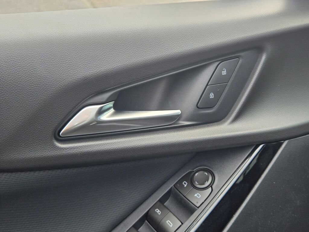 New 2026 Chevrolet Equinox LT w/ Safety and Technology Package FWD image 18