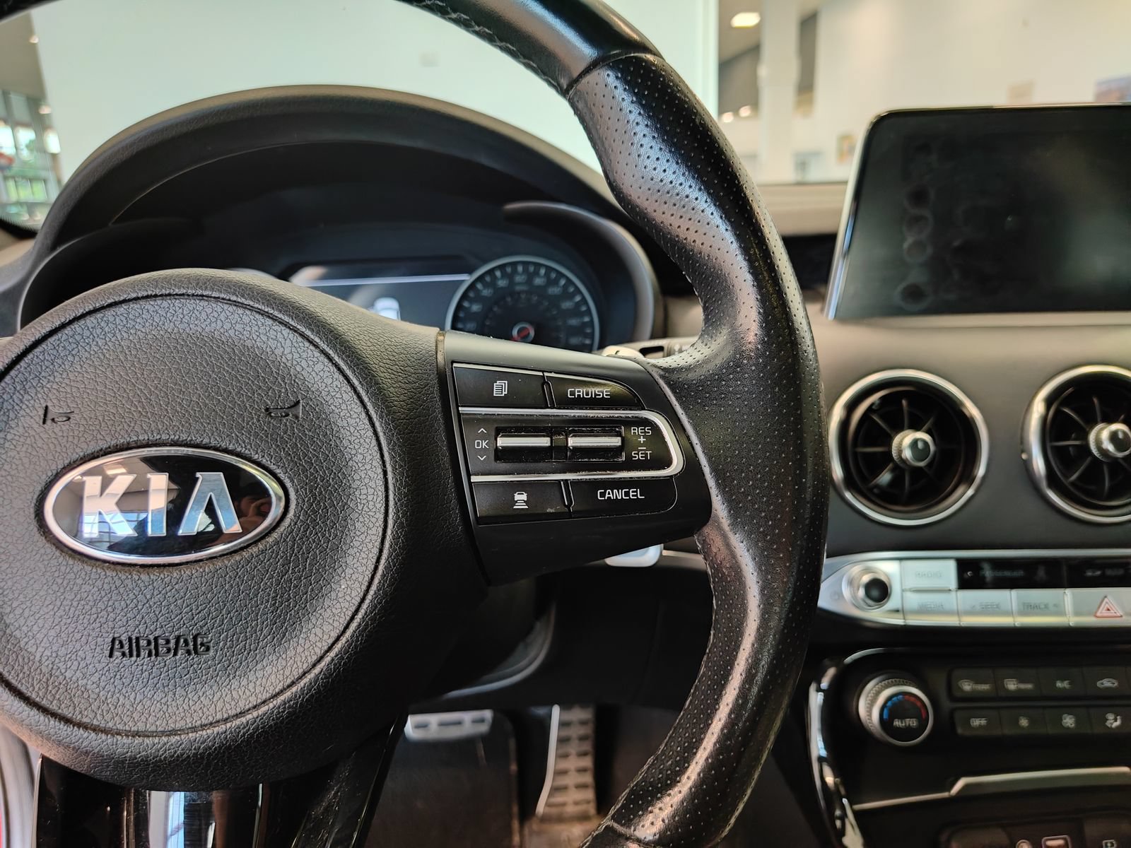 Used 2018 Kia Stinger GT2 RWD image 14