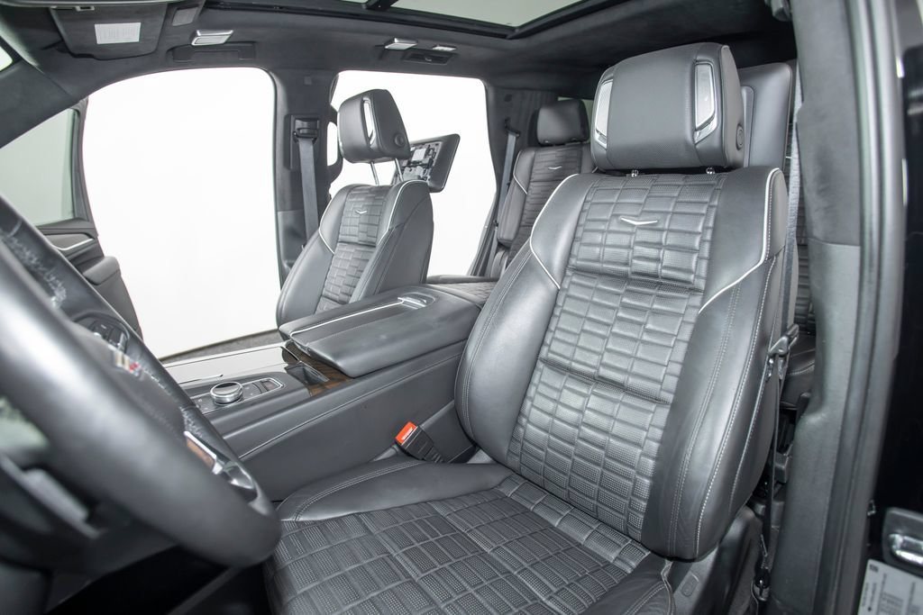 Used 2022 Cadillac Escalade Sport Platinum w/ Heavy-Duty Trailer Package AWD/4WD image 3