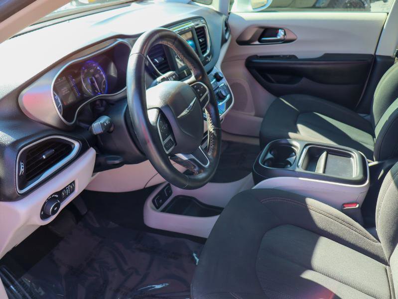 Used 2020 Chrysler Pacifica Touring w/ Cold Weather Group image 10