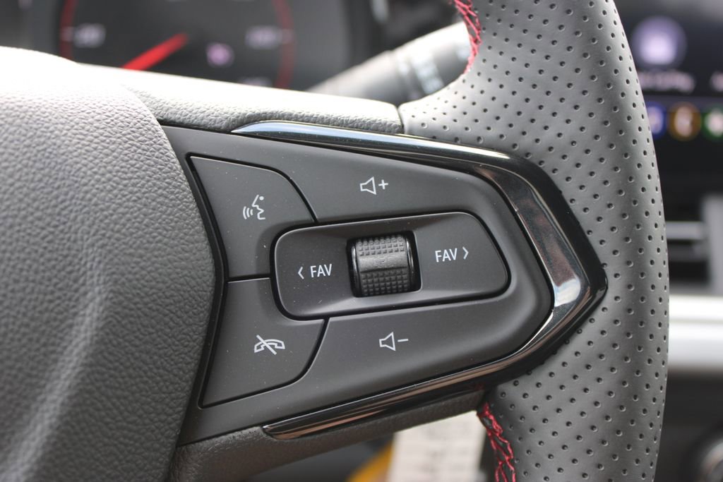 New 2026 Chevrolet Trax RS w/ Sunroof Package FWD image 32