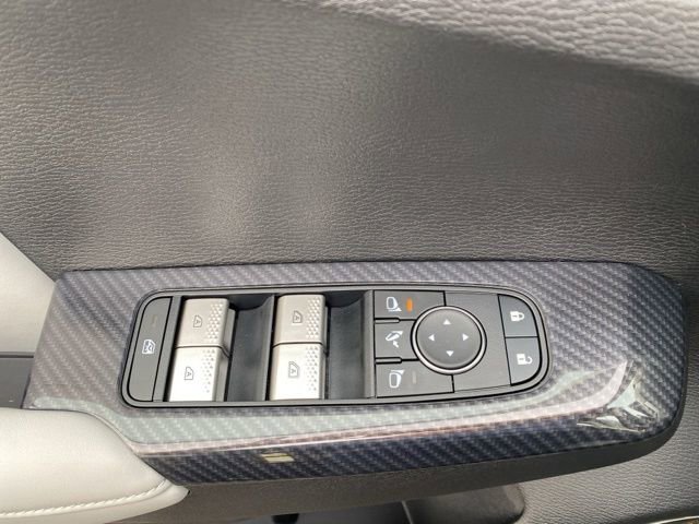 New 2025 Mitsubishi Outlander SE image 17