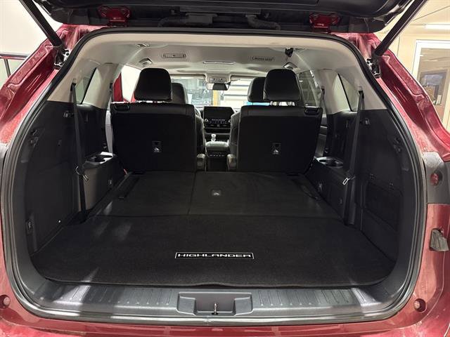 Used 2021 Toyota Highlander Limited image 30