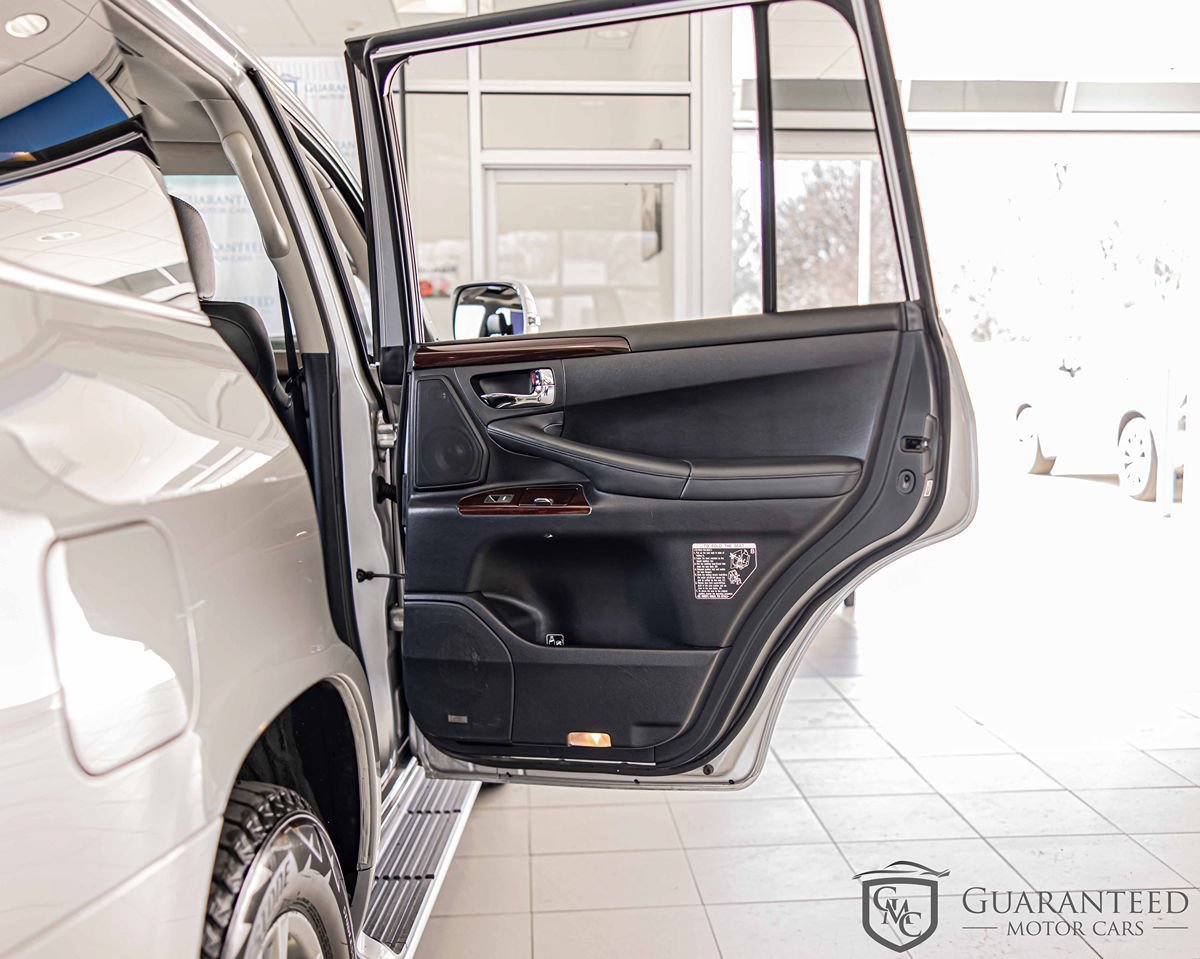 Used 2015 Lexus LX 570 4WD w/ Luxury Package image 43