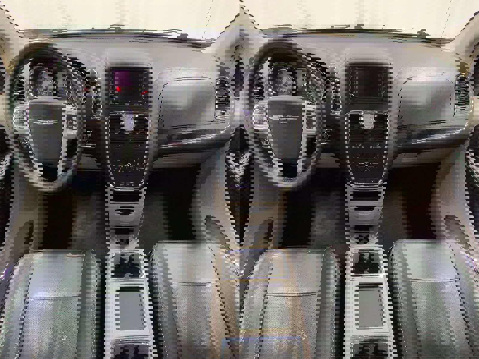 Used 2015 Chrysler Town & Country Touring-L w/ Driver Convenience Group image 16