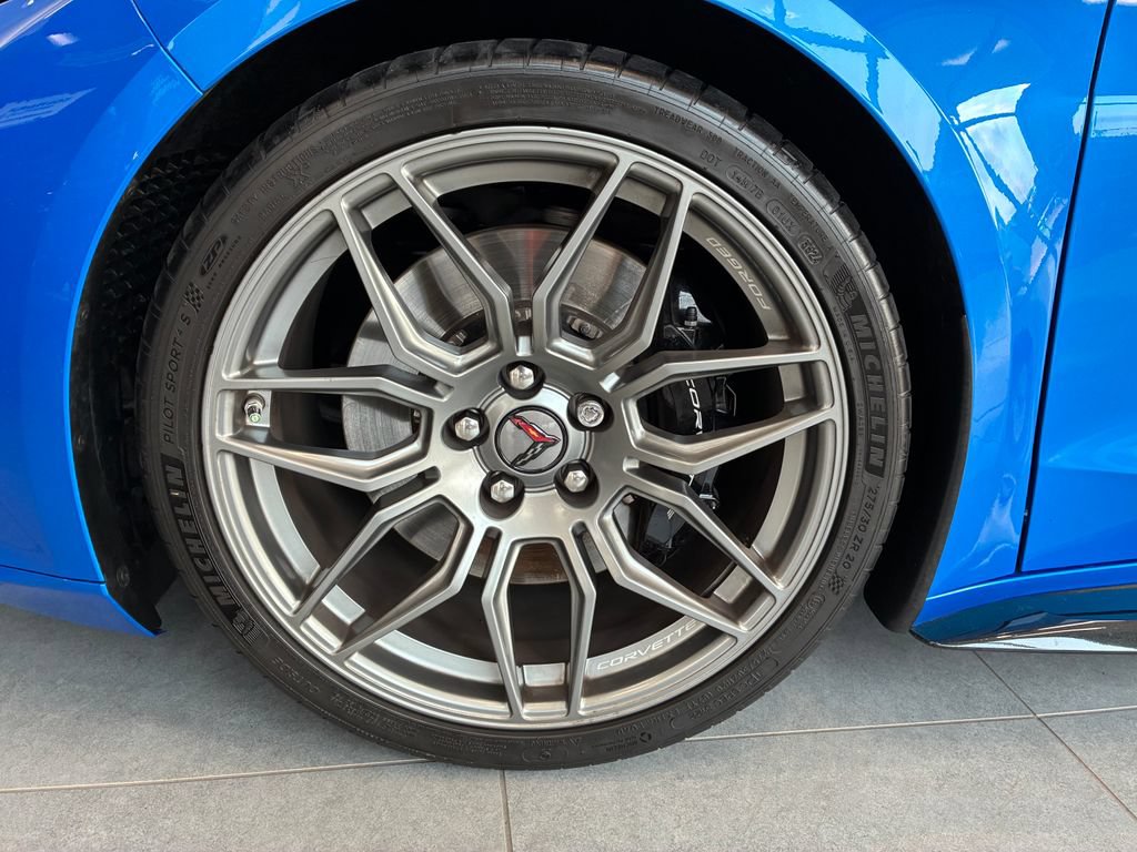 Used 2025 Chevrolet Corvette Z06 RWD image 5