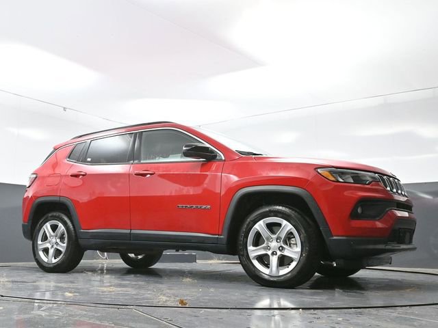 Used 2024 Jeep Compass Latitude image 48