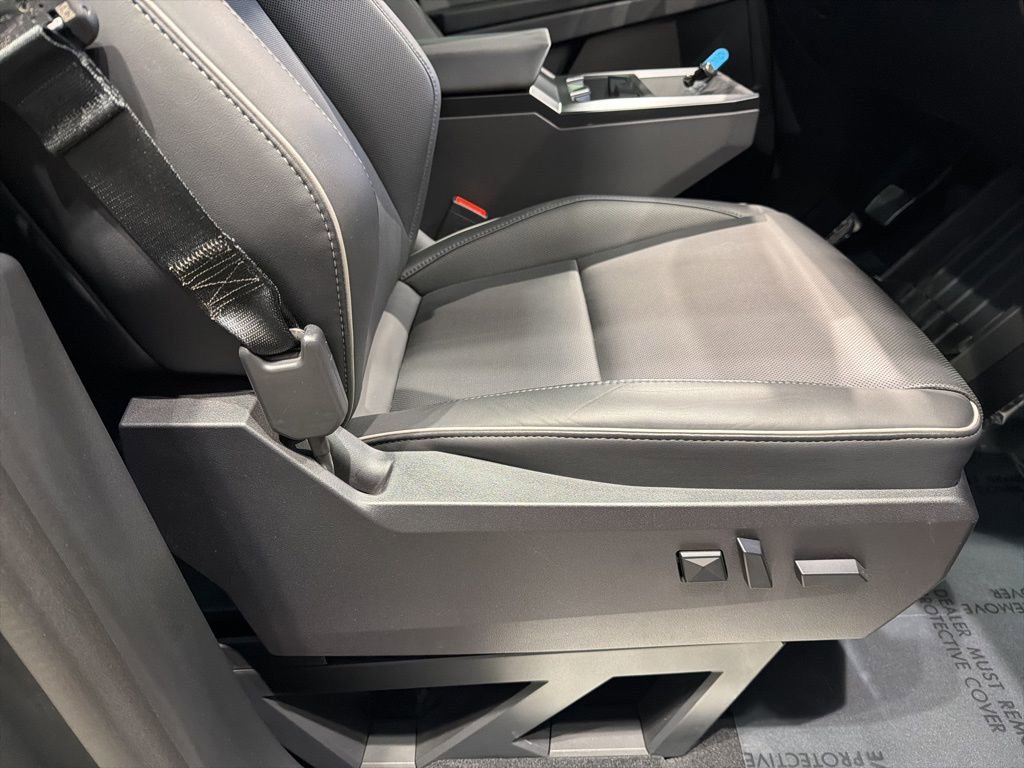 Used 2024 Tesla Cybertruck AWD Crew Cab image 43