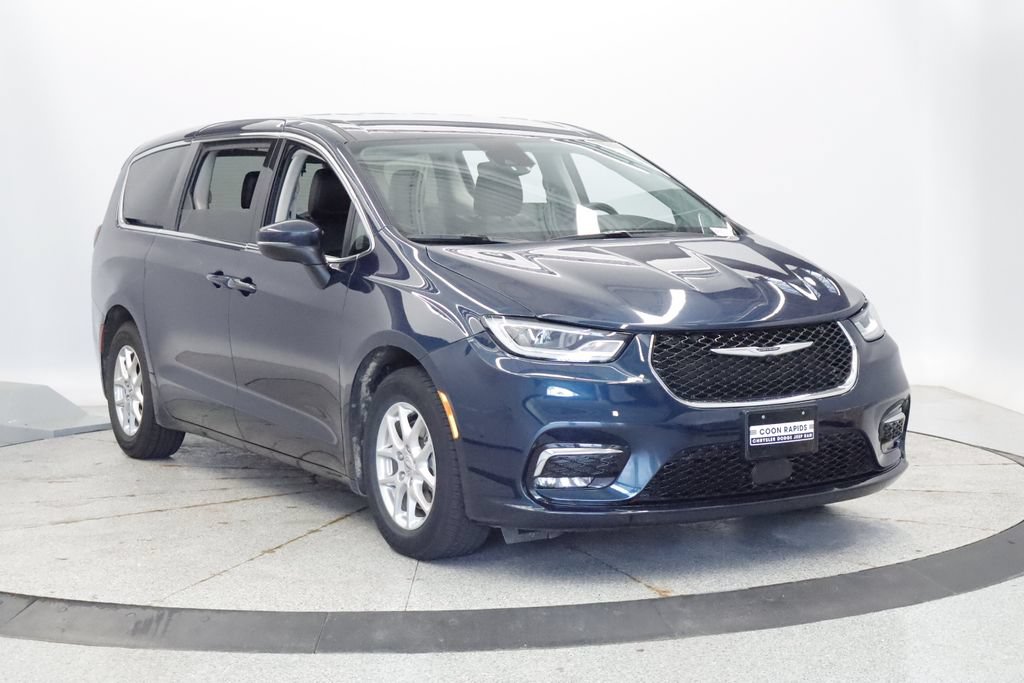 Certified 2023 Chrysler Pacifica Touring-L FWD image 9