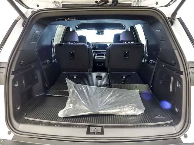 New 2026 Chevrolet Traverse LT w/ LPO, Floor Liner Package AWD/4WD image 21