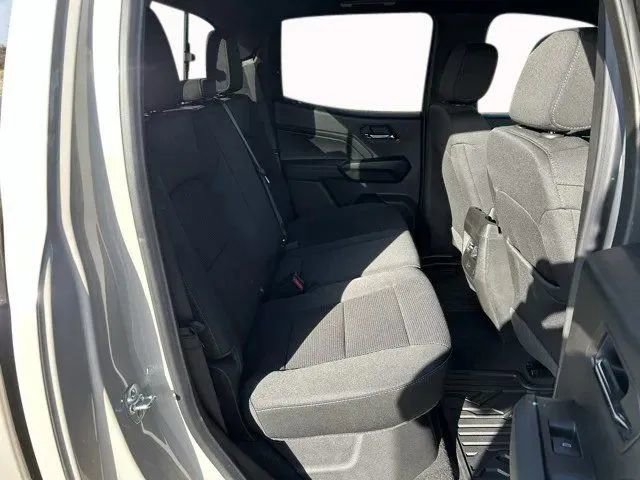 New 2026 GMC Canyon Elevation w/ LPO, Black Badging Package image 18