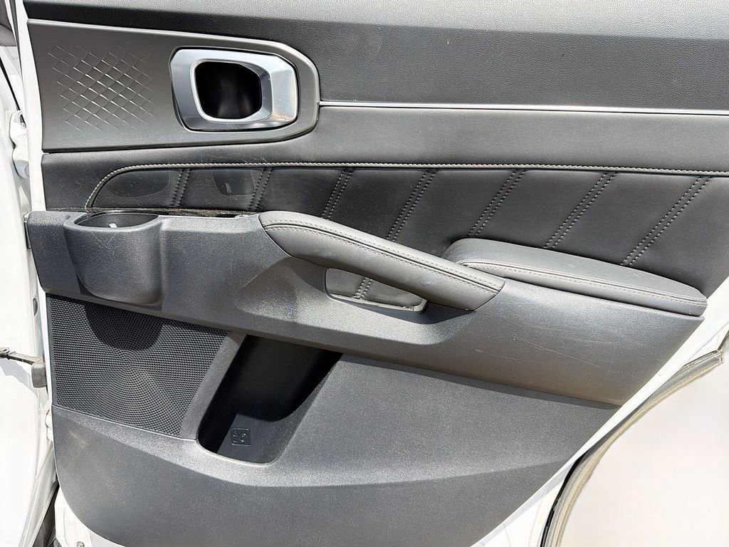 Used 2023 Kia Sorento SX image 17
