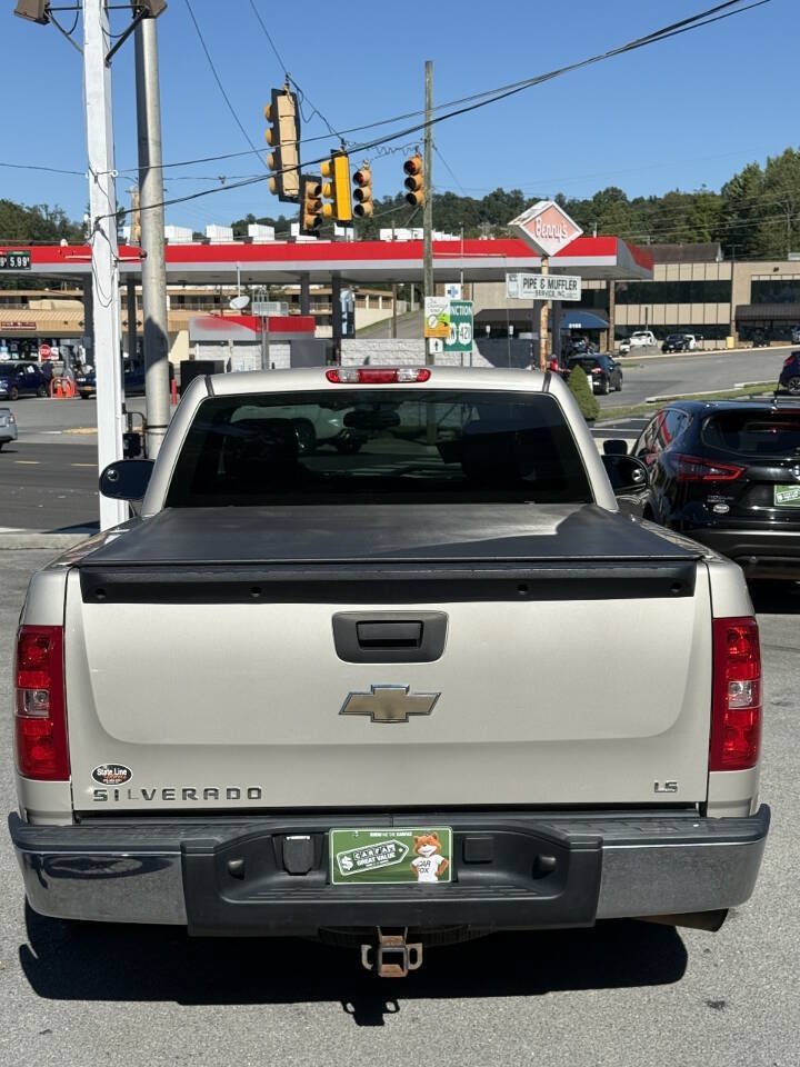 Used 2008 Chevrolet Silverado 1500 W/T w/ LS Package RWD image 3