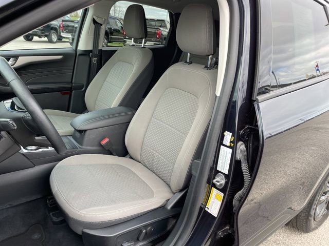 Used 2021 Ford Escape SE w/ Cold Weather Package image 21