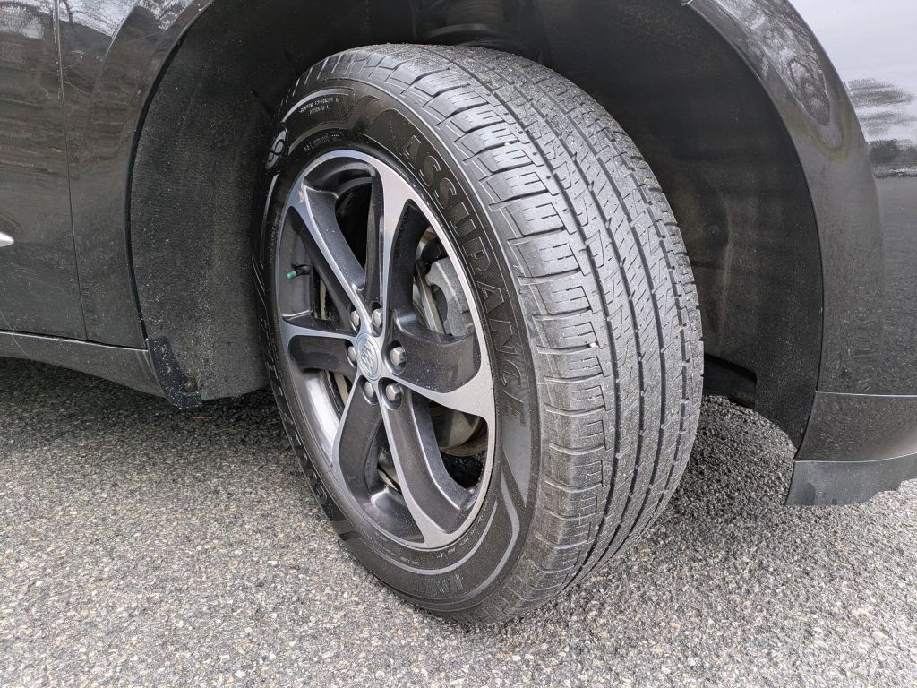 Used 2020 Buick Enclave Essence w/ Sport Touring Edition image 36