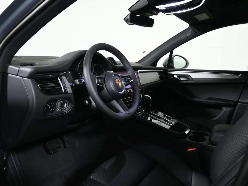 Used 2026 Porsche Macan AWD/4WD image 4