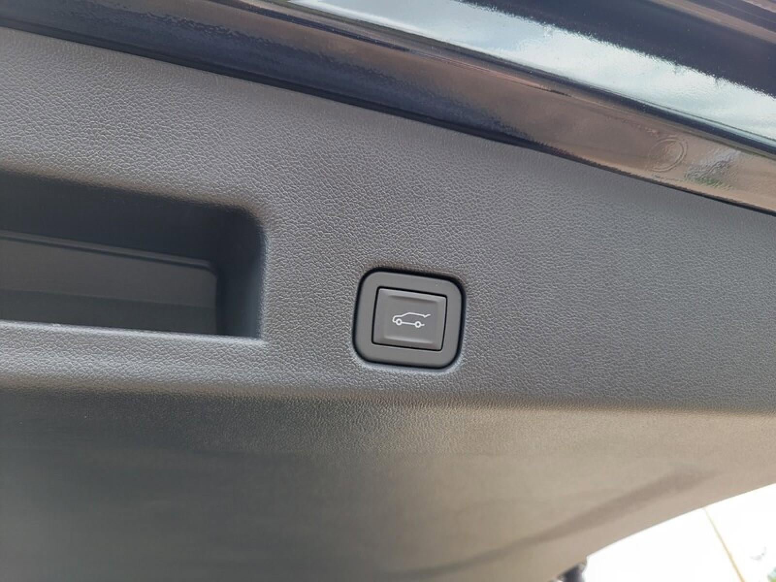 New 2026 GMC Acadia Elevation w/ Elevation Premium Package FWD image 8