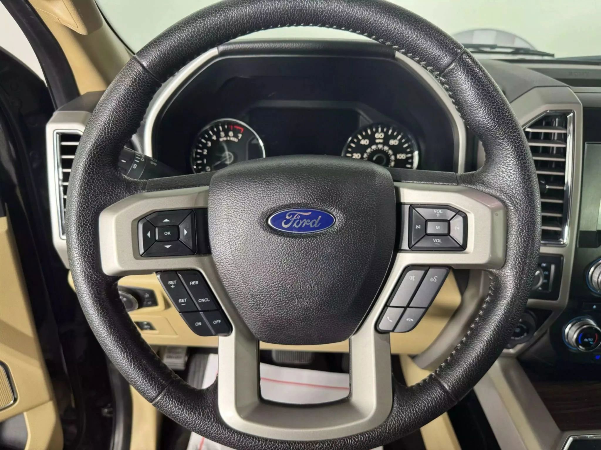Used 2016 Ford F150 Lariat w/ Equipment Group 502A Luxury AWD/4WD image 13