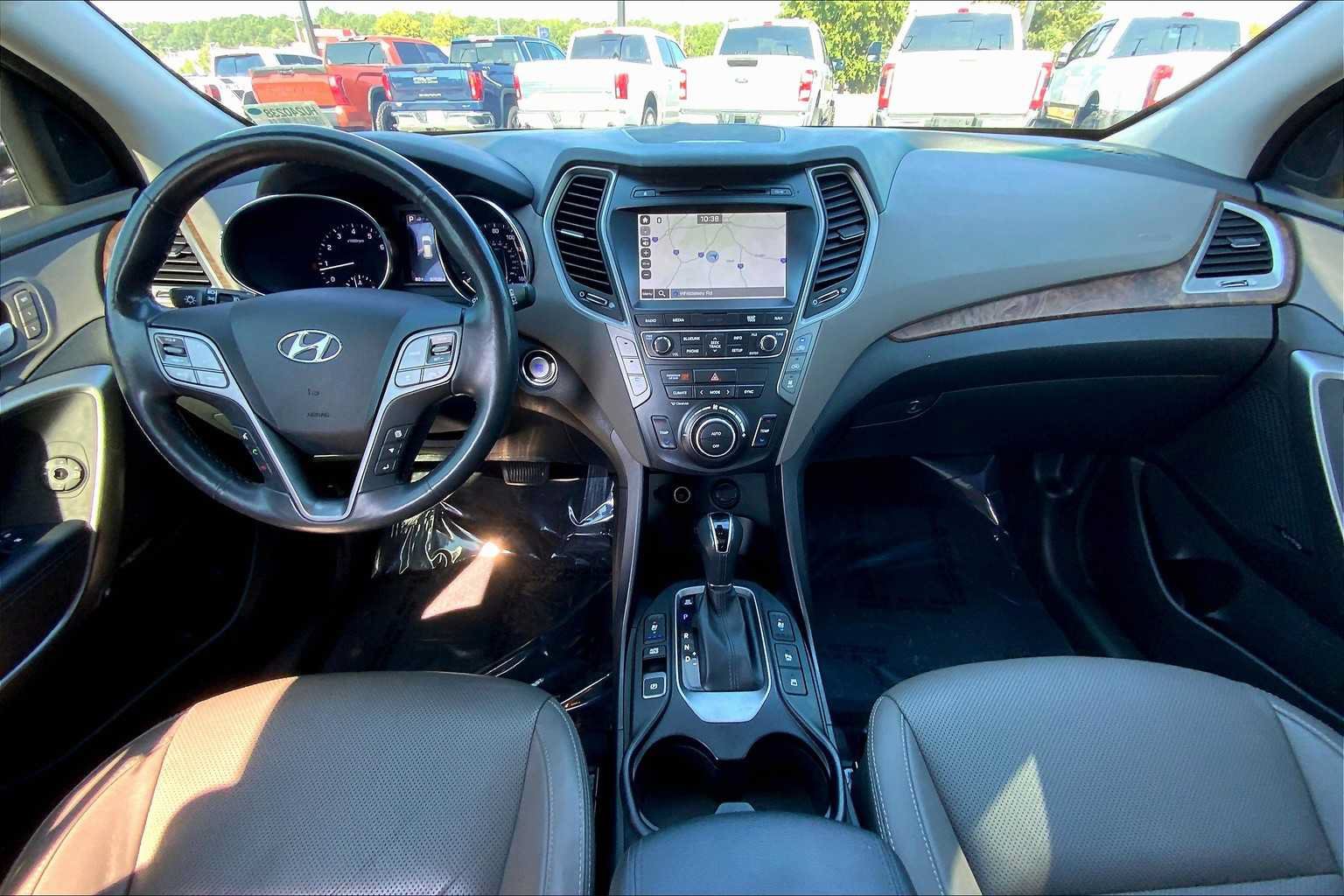 Used 2017 Hyundai Santa Fe Limited AWD/4WD image 16