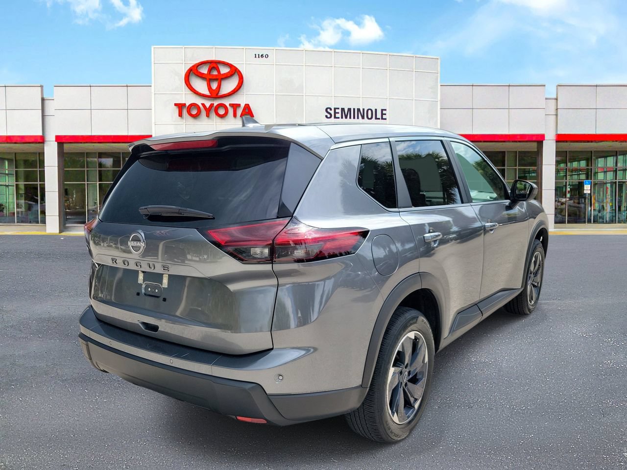 Used 2025 Nissan Rogue SV FWD image 3