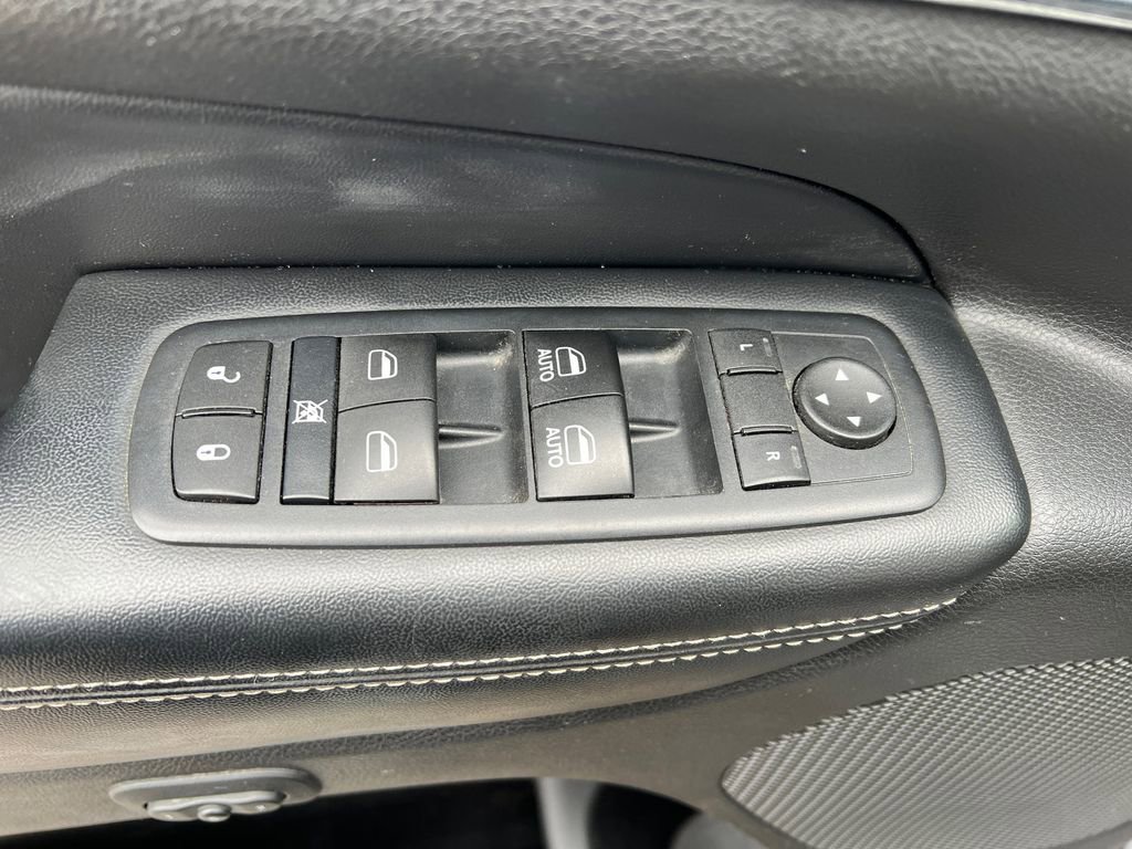 Used 2017 Jeep Grand Cherokee Limited w/ Luxury Group II image 12