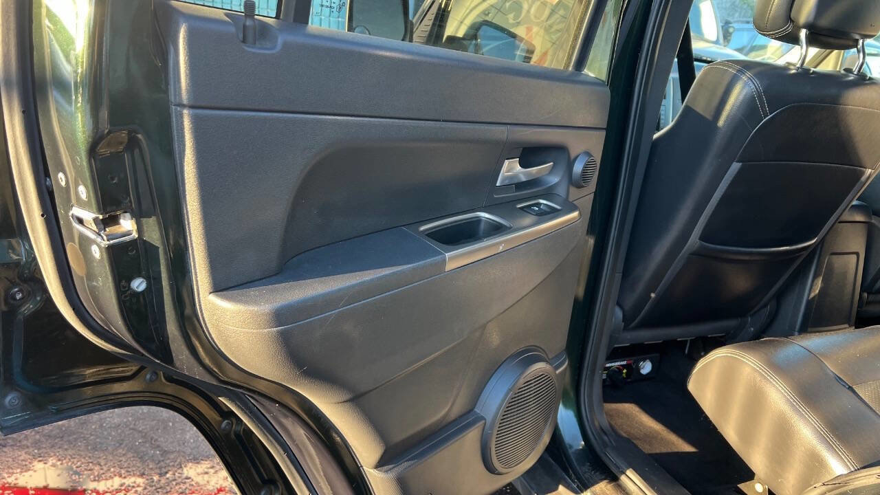 Used 2011 Jeep Liberty Renegade w/ Navigation Convenience Group image 20